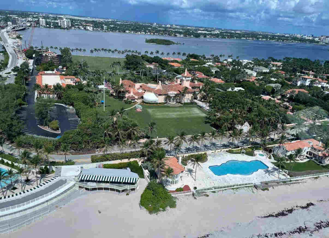 海湖莊園空拍圖，顯示美國佛羅里達莊園，與協議相關地標