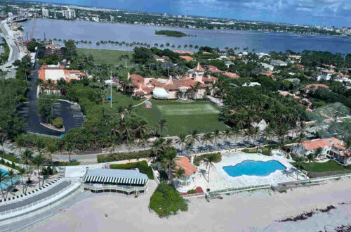 海湖莊園空拍圖，顯示美國佛羅里達莊園，與協議相關地標